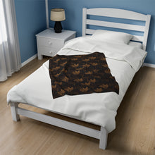 Load image into Gallery viewer, Kī Velveteen Plush Blanket (Brown)