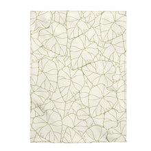 Load image into Gallery viewer, Kalo Velveteen Plush Blanket (Green/White)