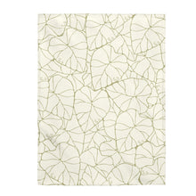 Load image into Gallery viewer, Kalo Velveteen Plush Blanket (Green/White)