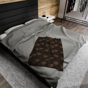 Kī Velveteen Plush Blanket (Brown)