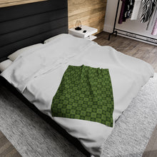 Load image into Gallery viewer, Ulu Quilt Velveteen Plush Blanket (Light Green)
