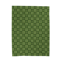 Load image into Gallery viewer, Ulu Quilt Velveteen Plush Blanket (Light Green)
