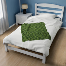 Load image into Gallery viewer, Ulu Quilt Velveteen Plush Blanket (Light Green)
