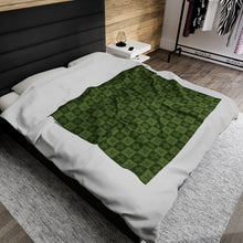 Load image into Gallery viewer, Ulu Quilt Velveteen Plush Blanket (Light Green)
