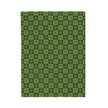 Load image into Gallery viewer, Ulu Quilt Velveteen Plush Blanket (Light Green)
