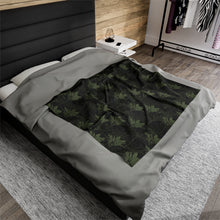 Load image into Gallery viewer, Kī Velveteen Plush Blanket (Gray/Sage)
