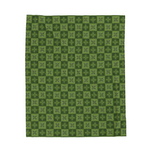 Load image into Gallery viewer, Ulu Quilt Velveteen Plush Blanket (Light Green)
