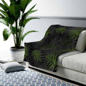 Laua’e Velveteen Plush Blanket (Green)