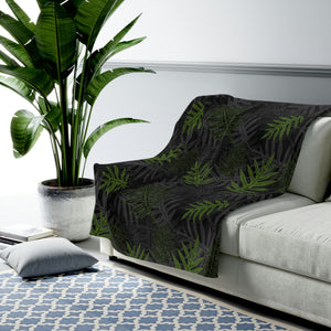 Laua’e Velveteen Plush Blanket (Green)